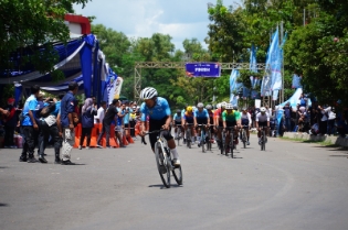 Picsart_25-10-08_23-02-21-007